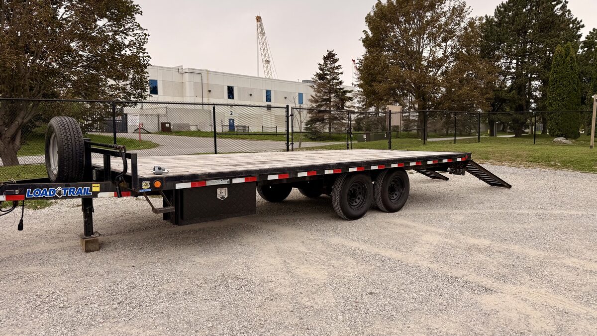 8x20 equipment deckover trailer for rent in York Region