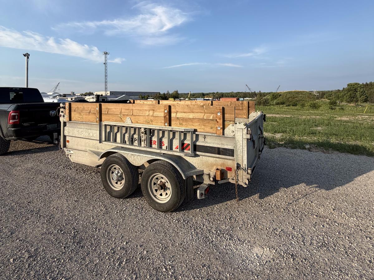 6x12 galvanized hydraulic dump trailer with wood side extensions for rent in York Region