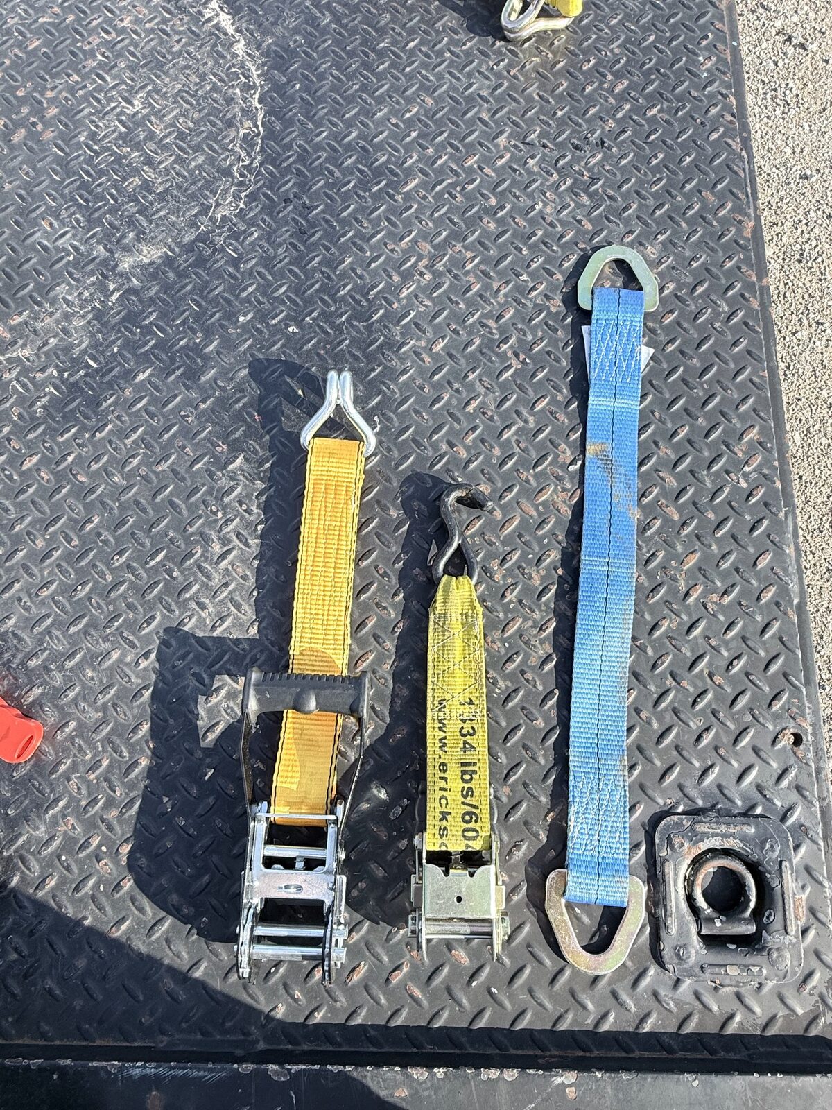 Ratchet straps and axle straps included with the rental
